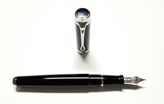Aurora D11 Fountain Pen 14K Gold Medium Nib in Original Box.