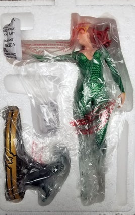DC Comics Cover Girls Mera Statue (With Slight Defect).